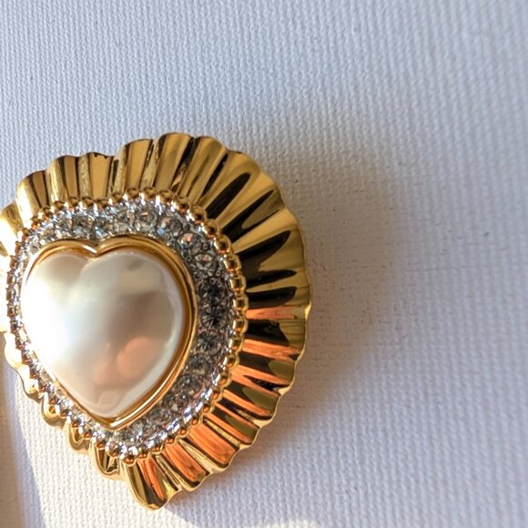Vintage Signed Alfred Sung Heart Brooch – Gold-Tone w/ Pearl - Picture 7 of 11